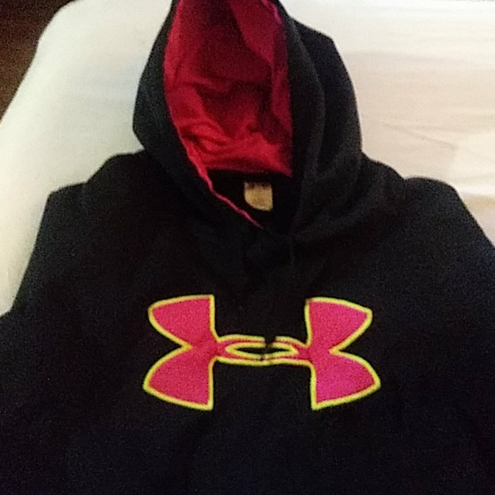 Under armour hoddie